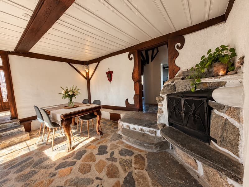 Maison de caractère atypique à Savièse : volumes, authenticité et potentiel (10)