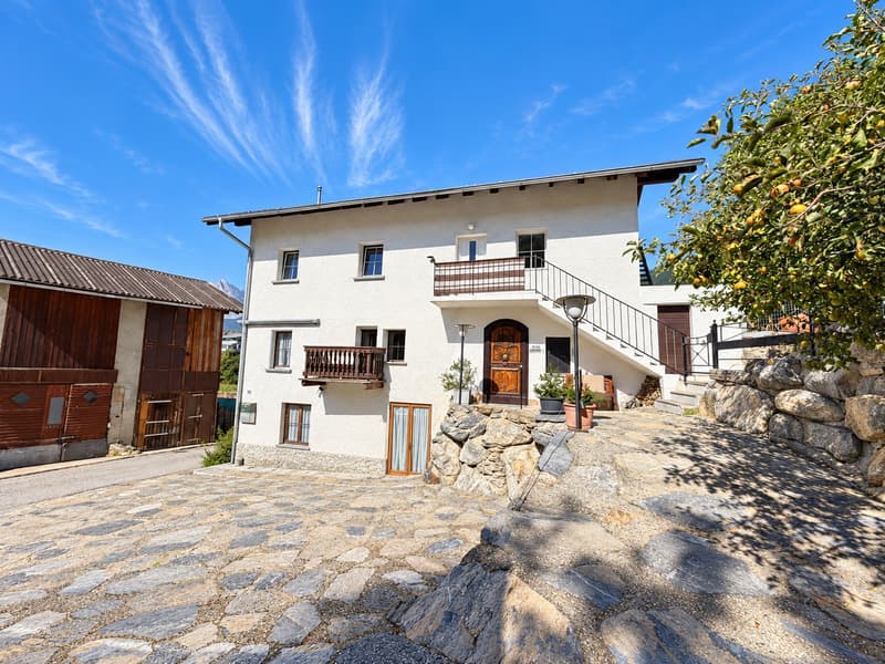 Maison de caractère atypique à Savièse : volumes, authenticité et potentiel (11)