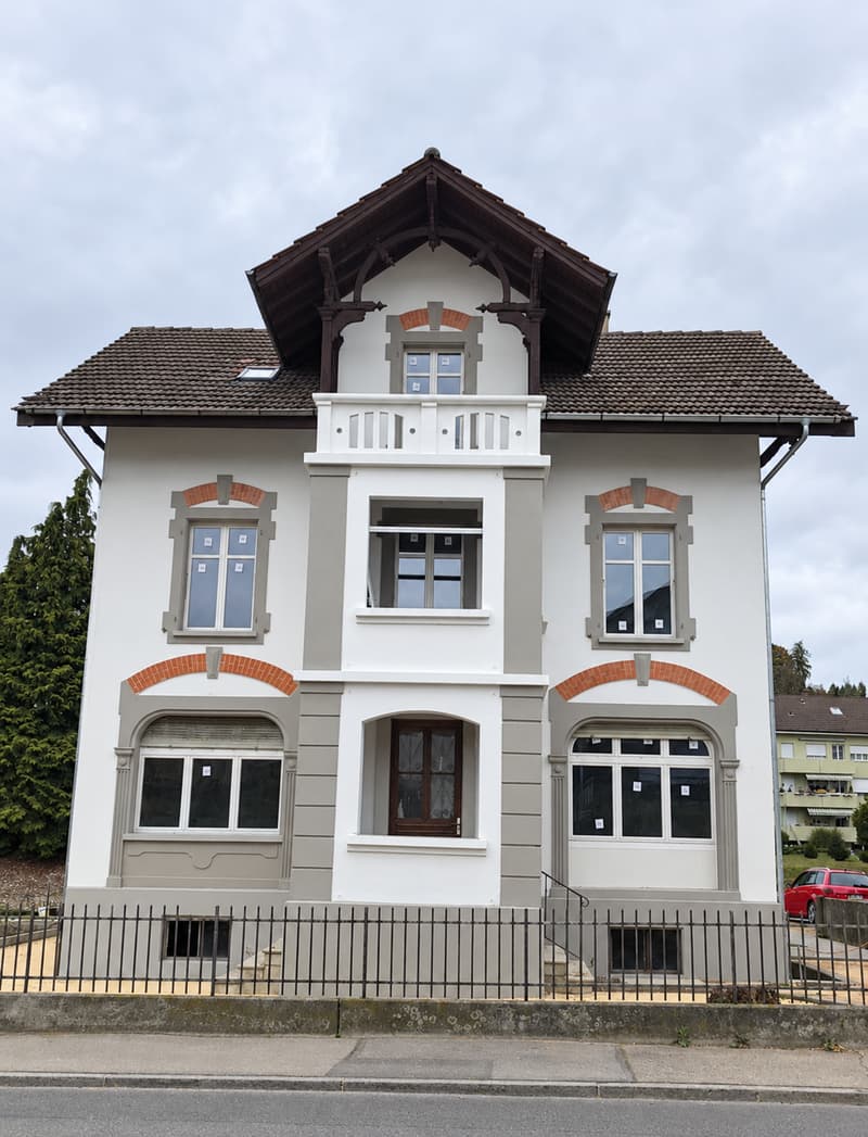 Historisches Mehrfamilienhaus mit drei Wohnungen und Mietpotenzial in Orpund (2)