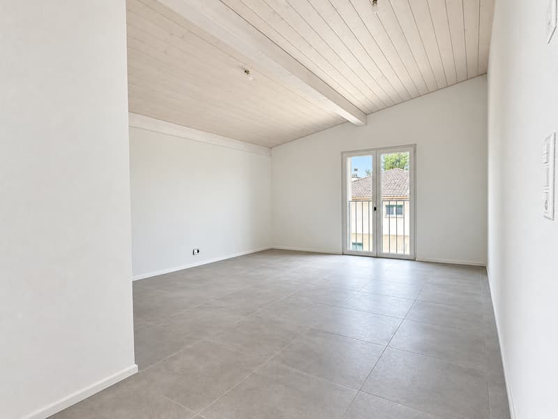 Moderne, grosszügige 2.5-Zimmer-Attikawohnung mit Weitblick in Müntschemier (4)