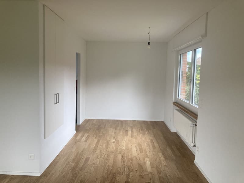 Zimmer 1 mit Einbauschrank