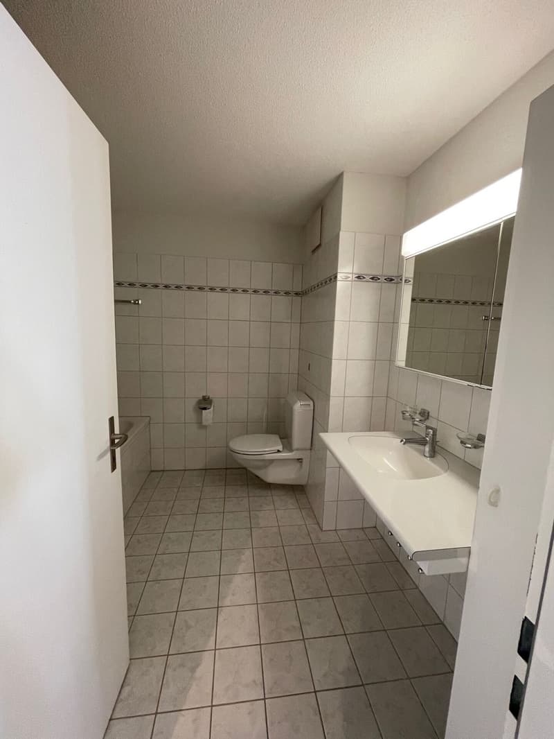 GEMÜTLICHE 4,5-ZIMMERWOHNUNG IN RUHIGER UMGEBUNG (4)