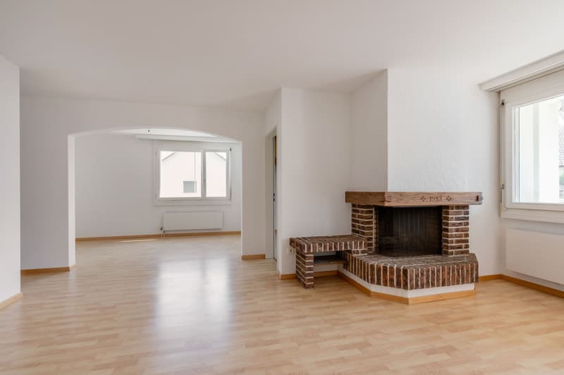 Grosszügige 4-Zimmer-Wohnung mit zwei Balkonen und Weitblick ins Grüne (3)