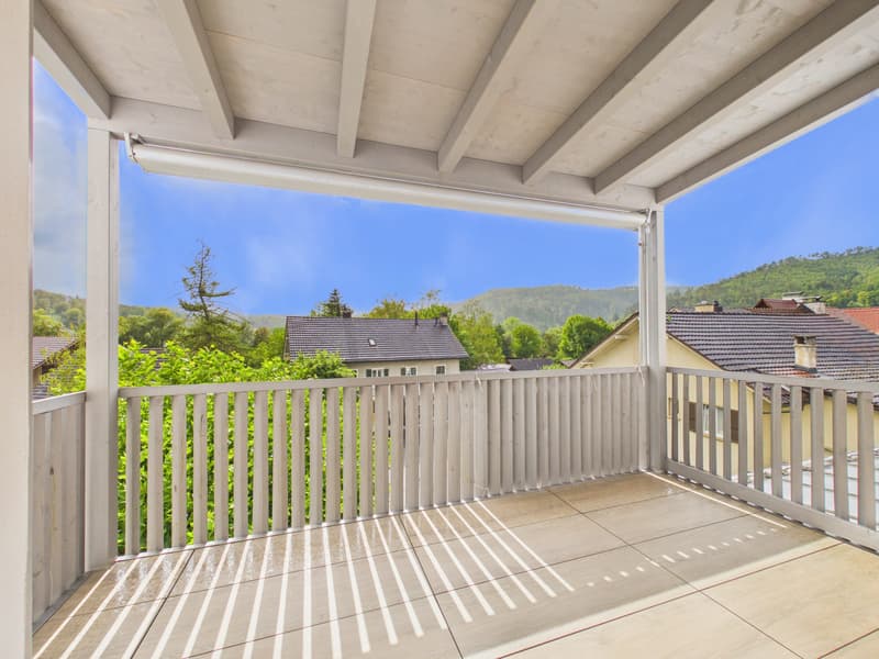 Stylische 3.5-Zimmer-Attikawohnung mit Balkon und direktem Liftzugang im Herzen von Zwingen (13)