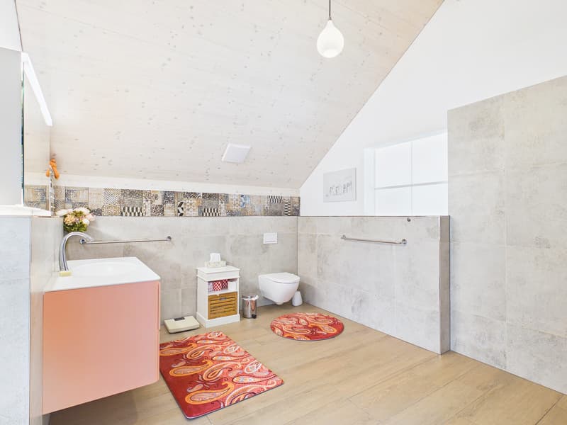 Stylische 3.5-Zimmer-Attikawohnung mit Balkon und direktem Liftzugang im Herzen von Zwingen (9)