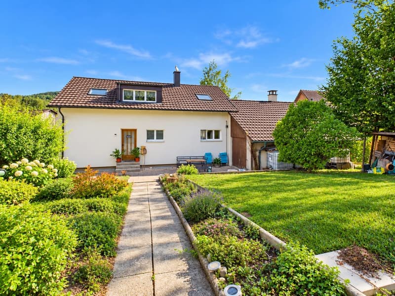 Attraktives Entwicklungsgrundstück mit 1'712 m² und bestehendem Einfamilienhaus (1)