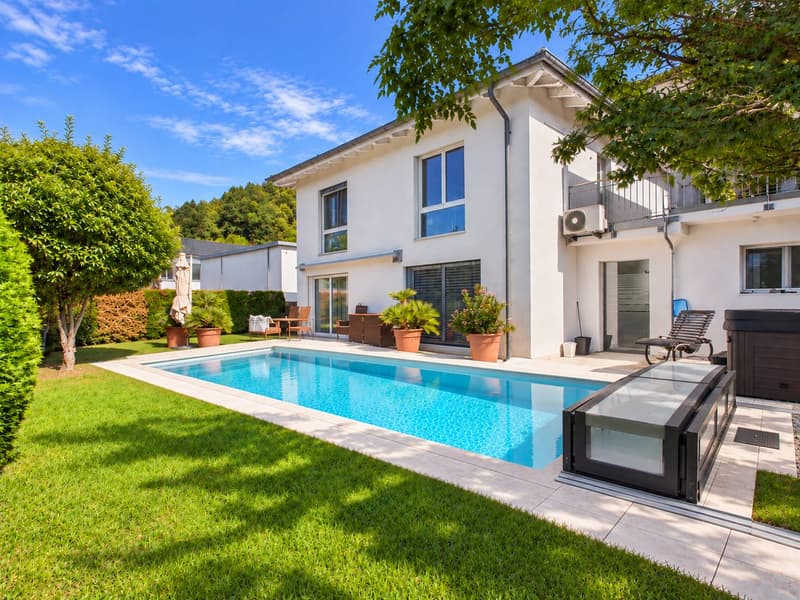 Einfamilienhaus mit beheiztem Pool und Wellnessoase (1)