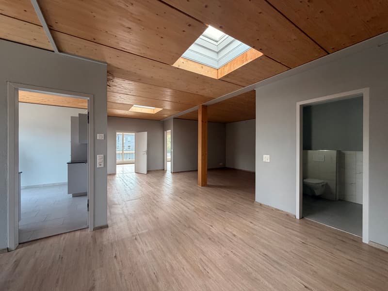 4.5-Zimmer Büro/Praxis mit Lift in Würenlos (2)