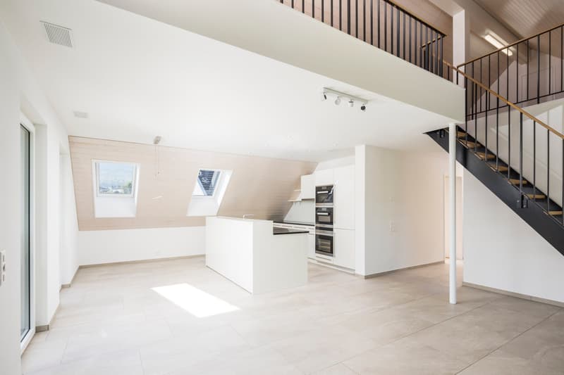 Traumhafte 3.5 Zimmer-Wohnung mit Galerie und Balkon (4)