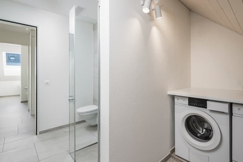 Traumhafte 3.5 Zimmer-Wohnung mit Galerie und Balkon (8)