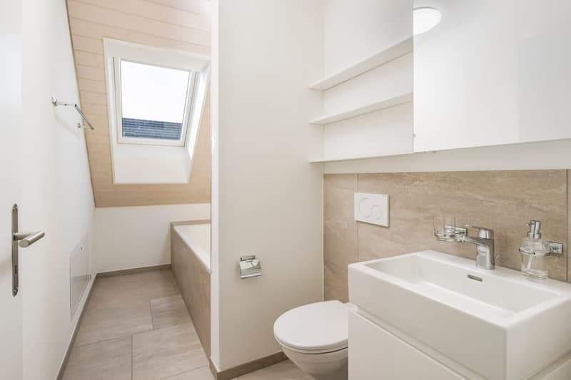 Traumhafte 3.5 Zimmer-Wohnung mit Galerie und Balkon (9)