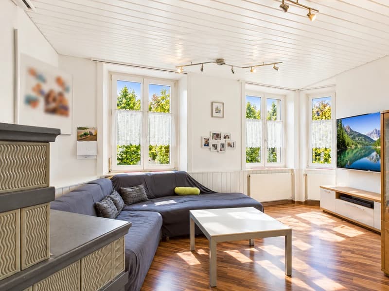 Grosszügiges 7-Zimmer-Bauernhaus mit Einliegerwohnung und vielseitigem Nutzungspotenzial (2)