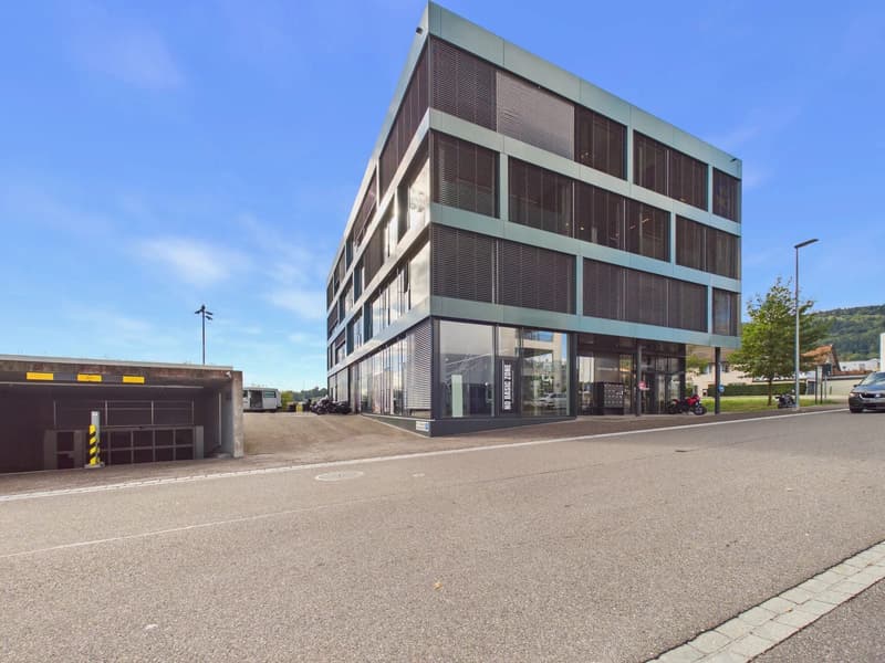 Eingerichteter Coiffeursalon mit 122 m² mieten in Spreitenbach (1)