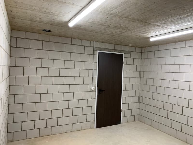VIELSEITIGER RAUM FÜR HOBBY UND LAGER IN HERZOGENBUCHSEE (2)