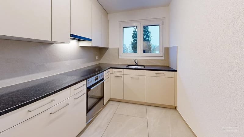 MODERNE, KLEINE 3.5 ZIMMER-WOHNUNG AN ZENTRALER LAGE ZU VERMIETEN (3)