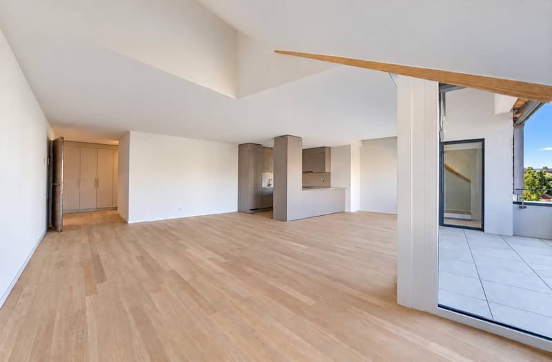 Séjour avec espace salle à manger et cuisine ouverte