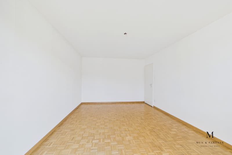 3.5 Zimmer Wohnung mit Lift, optionaler Garage und Seenähe (9)