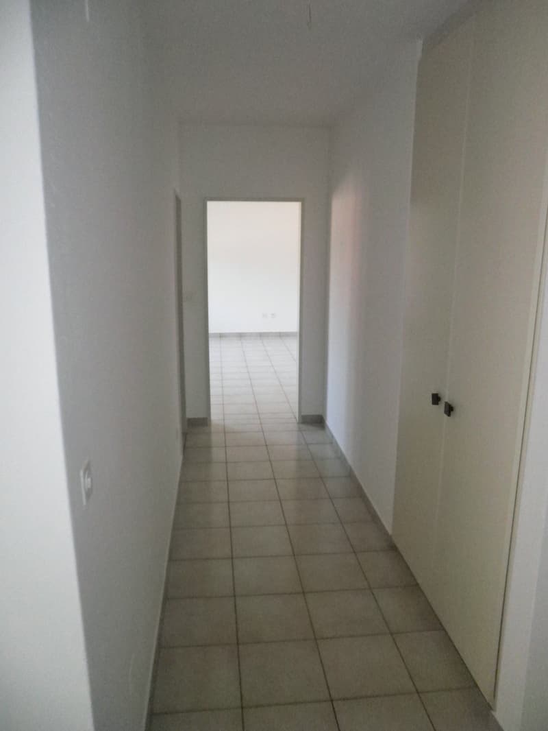 GRANDE Appartamento 4 locali con balcone a Stabio (10)