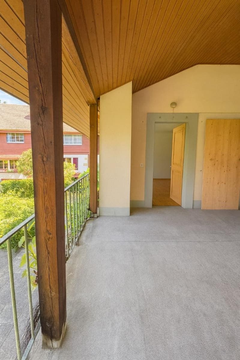 Appartement de caractère rénové – 5.5 pièces, jardin privatif et deux terrasses à Moudon (10)