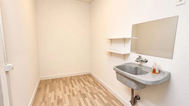 Helle Bürofläche mit 100 m² Nutzfläche in Ried (Muotathal) (5)