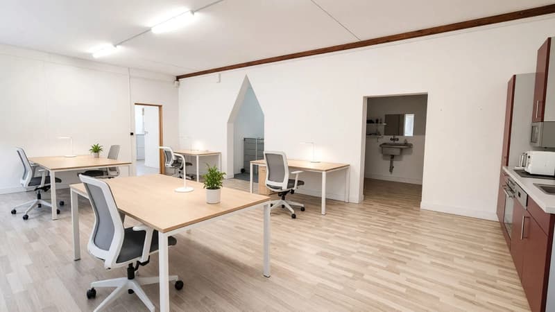 Helle Bürofläche mit 100 m² Nutzfläche in Ried (Muotathal) (2)