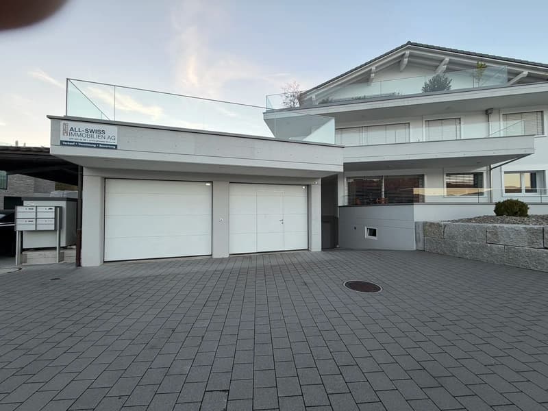 180 m² Lager mit Doppel-Garagentor in Gross mieten (2)