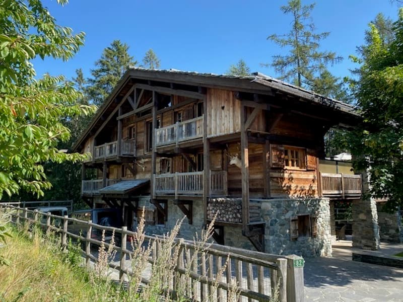 Superbe chalet familial en vieux-bois à Crans-Montana. 5 chambres. (2)