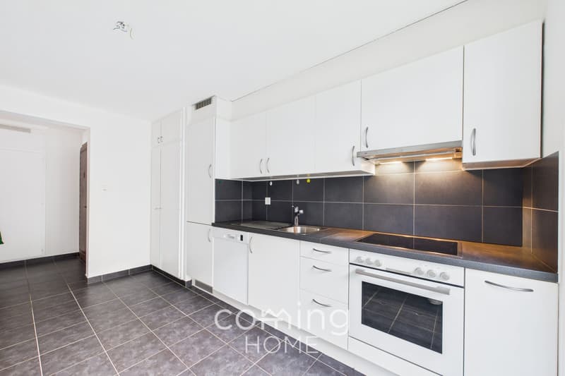 Sonnige 3.5-Zimmerwohnung mit Balkon und Bergsicht in ruhiger Lage (2)