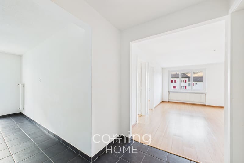 Sonnige 3.5-Zimmerwohnung mit Balkon und Bergsicht in ruhiger Lage (6)