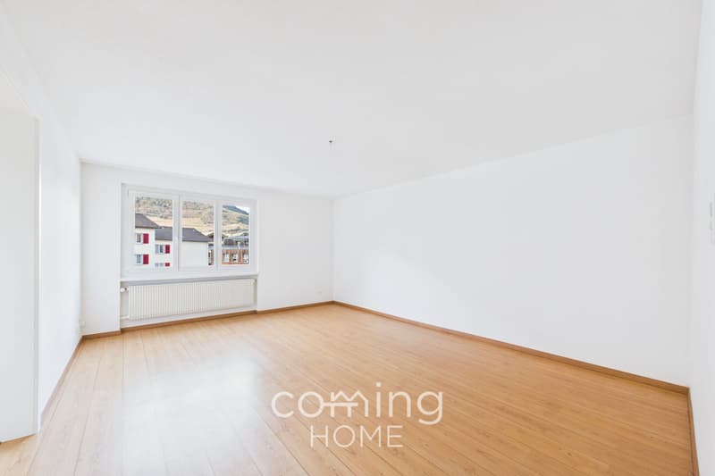 Sonnige 3.5-Zimmerwohnung mit Balkon und Bergsicht in ruhiger Lage (4)
