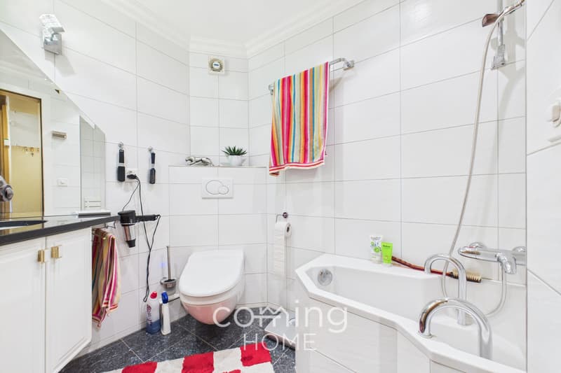 Charmante 2.5-Zimmer-Wohnung in Saas-Grund - Mit Cheminée, Bergsicht & grossem Balkon (8)