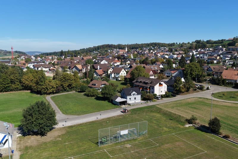 Freistehendes 5.5-Zimmer-Einfamilienhaus mit grossem Garten, Veranda & Weitblick (3)