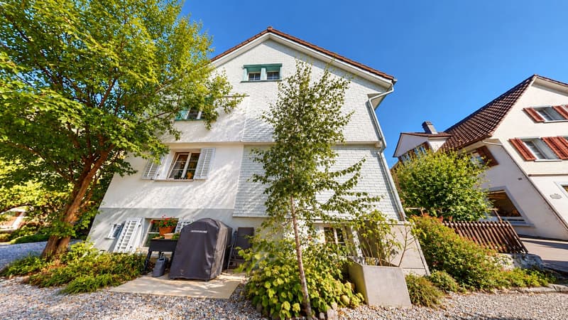 Charaktervolles Dorfhaus mit Einliegerwohnung, Saunalandschaft & Weitblick-Terrasse (1)