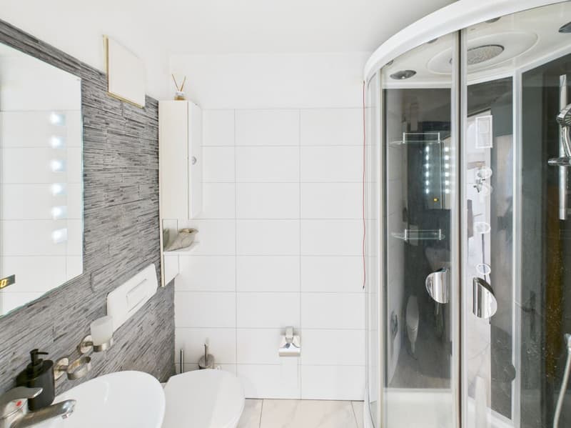 Grosszügiges 6.5 Zimmer Reihenmittelhaus mit Garten und Carport für zwei Autos (13)
