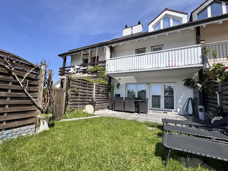 Grosszügiges 6.5 Zimmer Reihenmittelhaus mit Garten und Carport für zwei Autos (1)