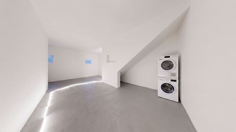 Moderne 5.5-Zimmer-Gartenwohnung mit Master Bedroom, Bad en Suite, Loggia & Balkon (14)