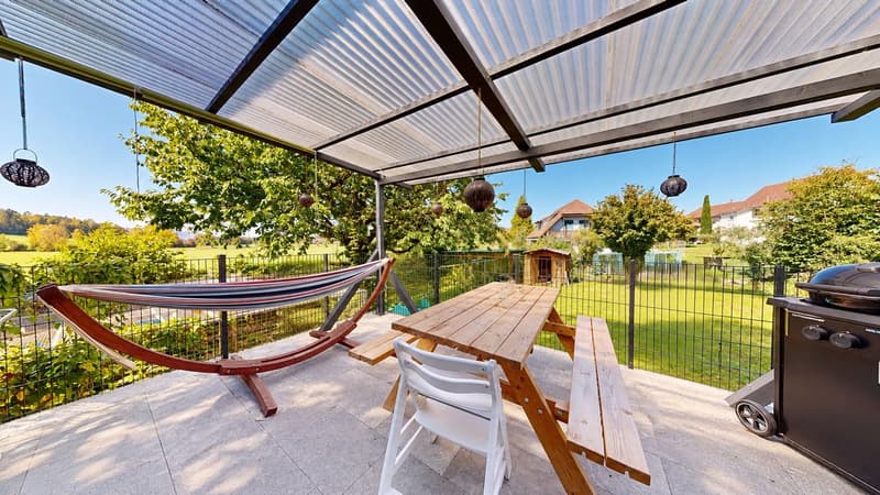 Ruhe, Weite, Umschwung – Rennoviertes Einfamilienhaus mit Garten und überdachter Terrasse (4)