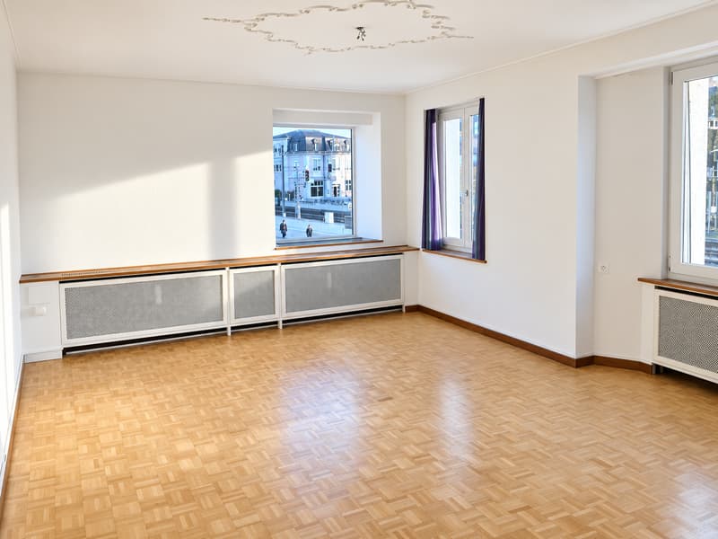 Grosszügige 5.5-Zimmer-Wohnung vis à vis vom Bahnhof! (5)