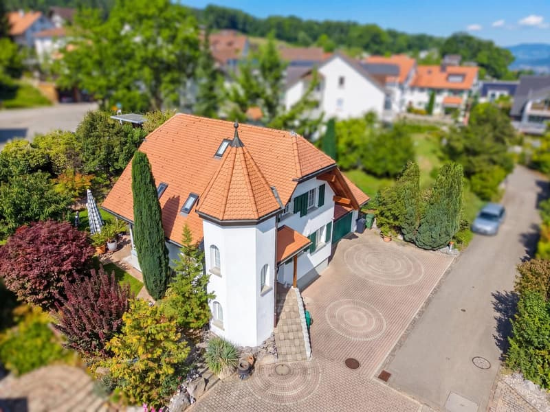 5.5-Zimmer-Einfamilienhaus mit Türmchen und Garten in Bergdietikon (2)