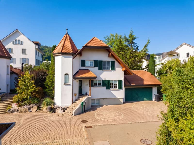 5.5-Zimmer-Einfamilienhaus mit Türmchen und Garten in Bergdietikon (1)