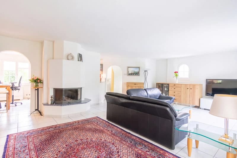 5.5-Zimmer-Einfamilienhaus mit Türmchen und Garten in Bergdietikon (8)