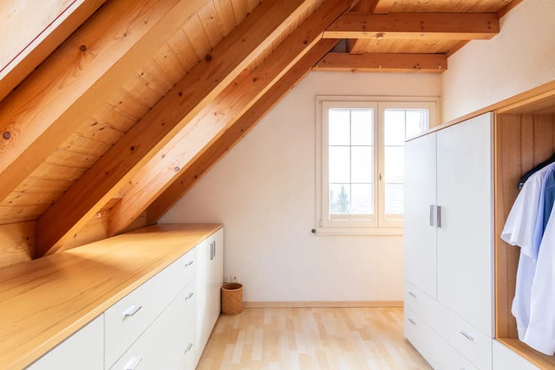 5.5-Zimmer-Einfamilienhaus mit Türmchen und Garten in Bergdietikon (13)