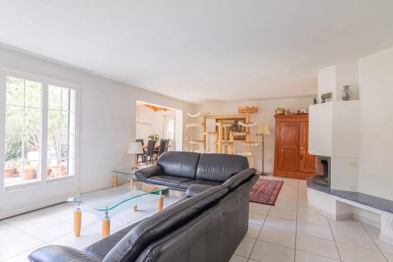 5.5-Zimmer-Einfamilienhaus mit Türmchen und Garten in Bergdietikon (7)