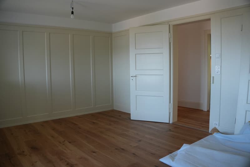 4-Zimmer-Wohnung mit Altbaucharme und traumhafter Sicht auf See und Berge (6)