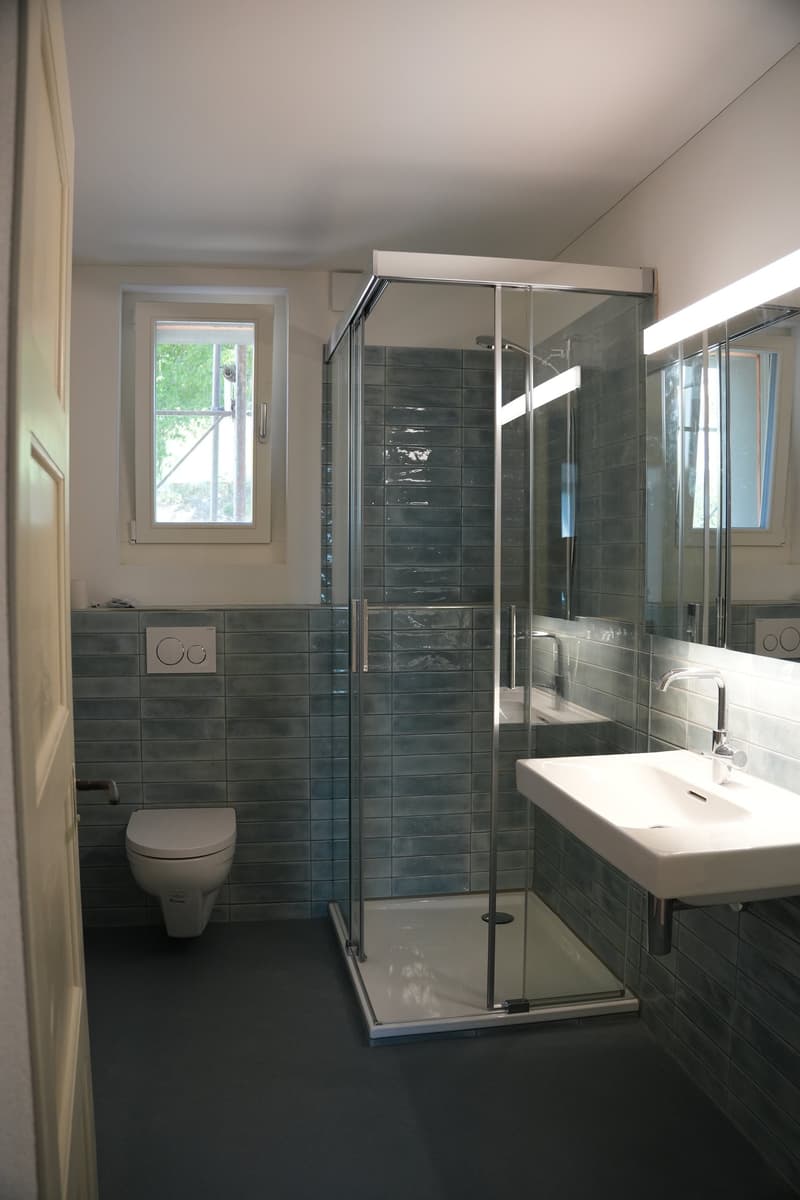 4-Zimmer-Wohnung mit Altbaucharme und traumhafter Sicht auf See und Berge (8)