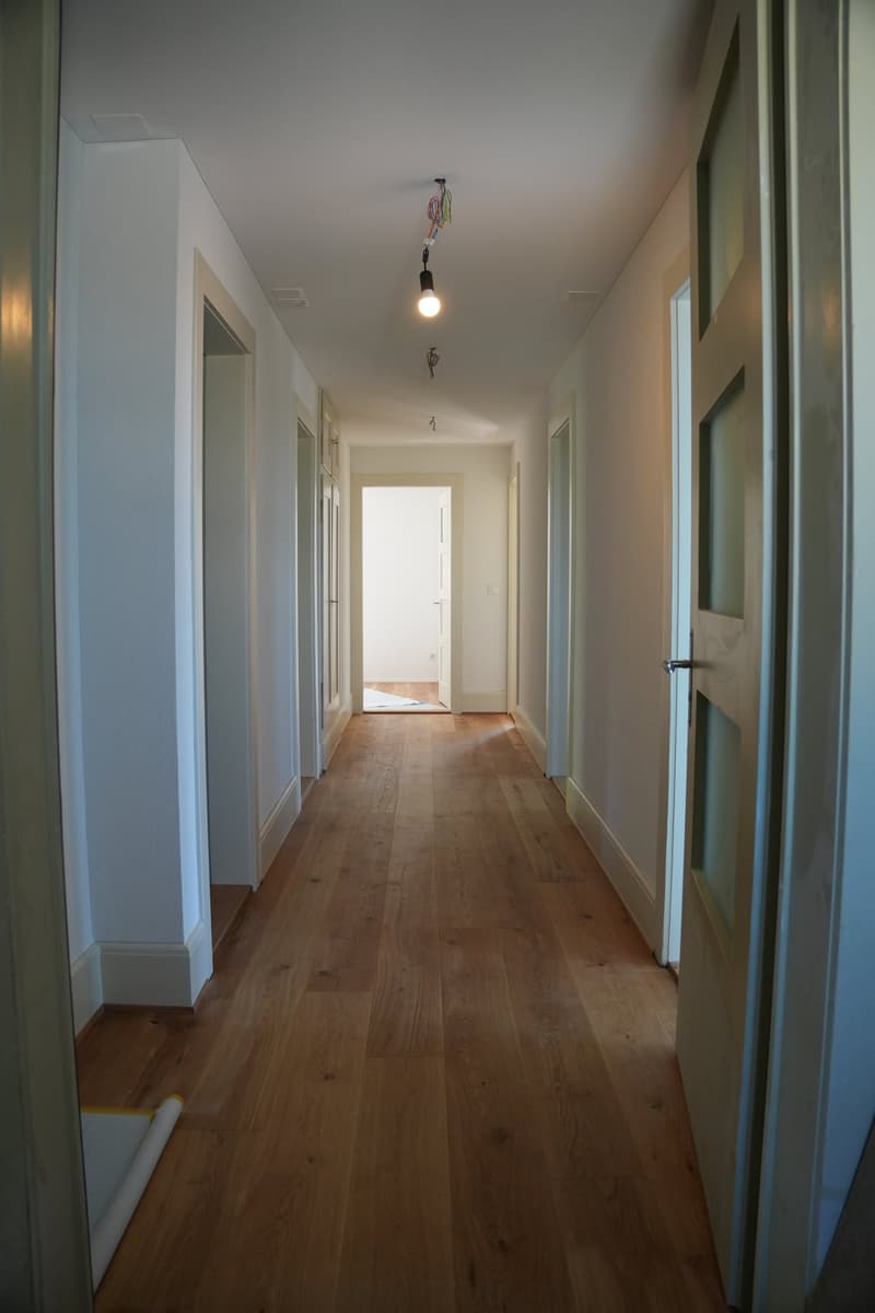 4-Zimmer-Wohnung mit Altbaucharme und traumhafter Sicht auf See und Berge (14)