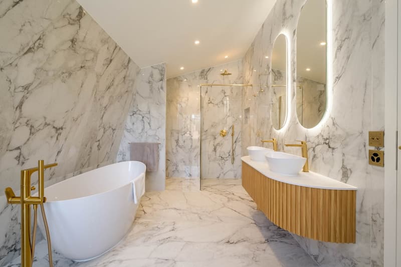 Villa 5 suites rénovée 2025 — piscine, wellness, 1 500 m² sud-ouest (10)