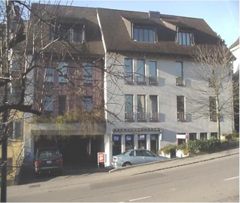 Helle 3.5-Zimmer-Wohnung mit Balkon in Oberwil (2)
