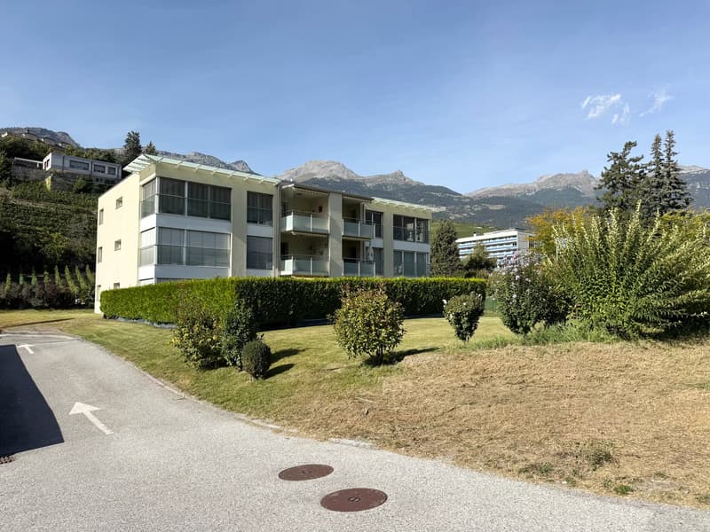 Magnifique appartement 5.5 pièces avec vue dégagée à Sierre (1)