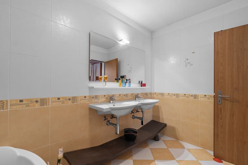 Vivi la bellezza di Capolago: casa con vista mozzafiato sul lago (12)